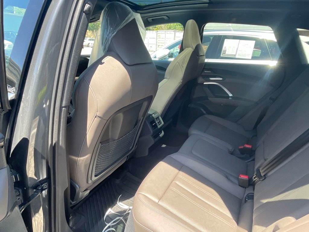 Used 2025 Audi Q5 Premium Plus w/ Premium Plus AWD/4WD image 8