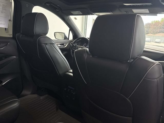 Used 2022 Buick Enclave Avenir w/ Avenir Technology Package AWD/4WD image 26