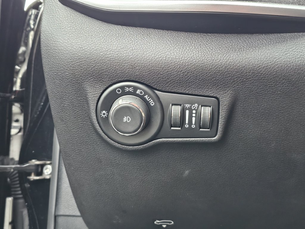 Used 2024 Jeep Compass Latitude AWD/4WD image 19