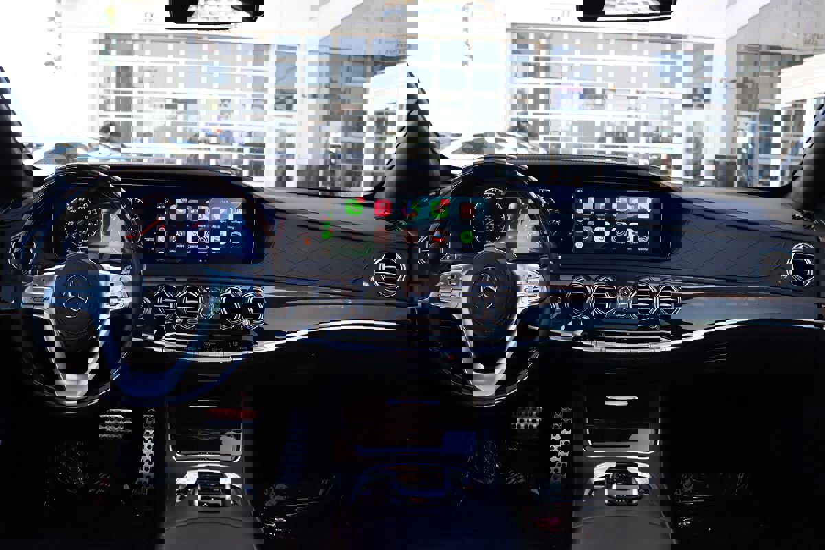 Used 2019 Mercedes-Benz S 560 Sedan w/ AMG Line Exterior image 33