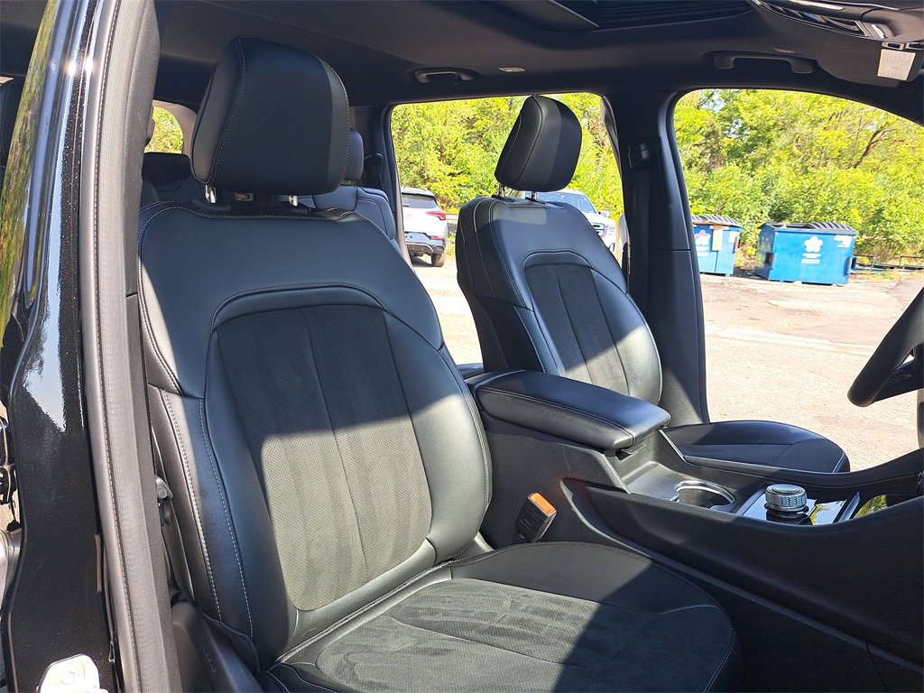 Used 2024 Jeep Grand Cherokee L Altitude image 10