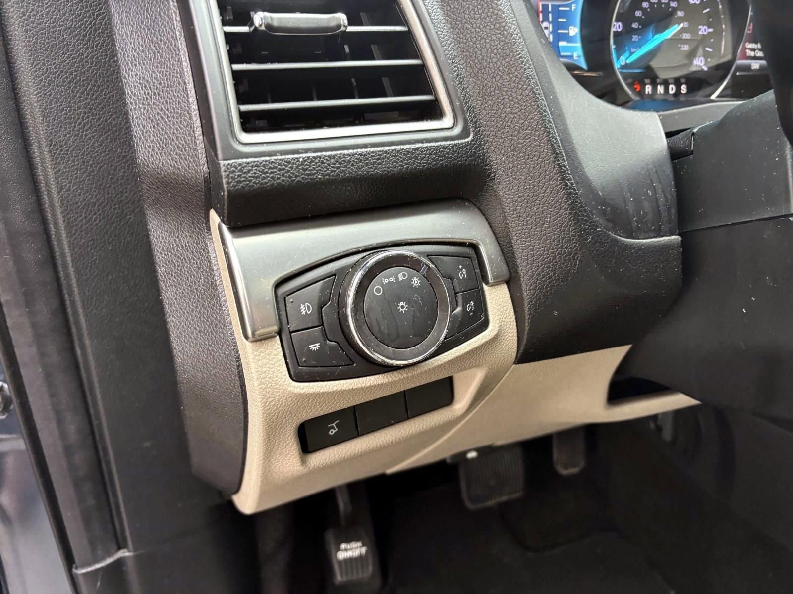 Used 2018 Ford Explorer XLT w/ Equipment Group 202A image 14