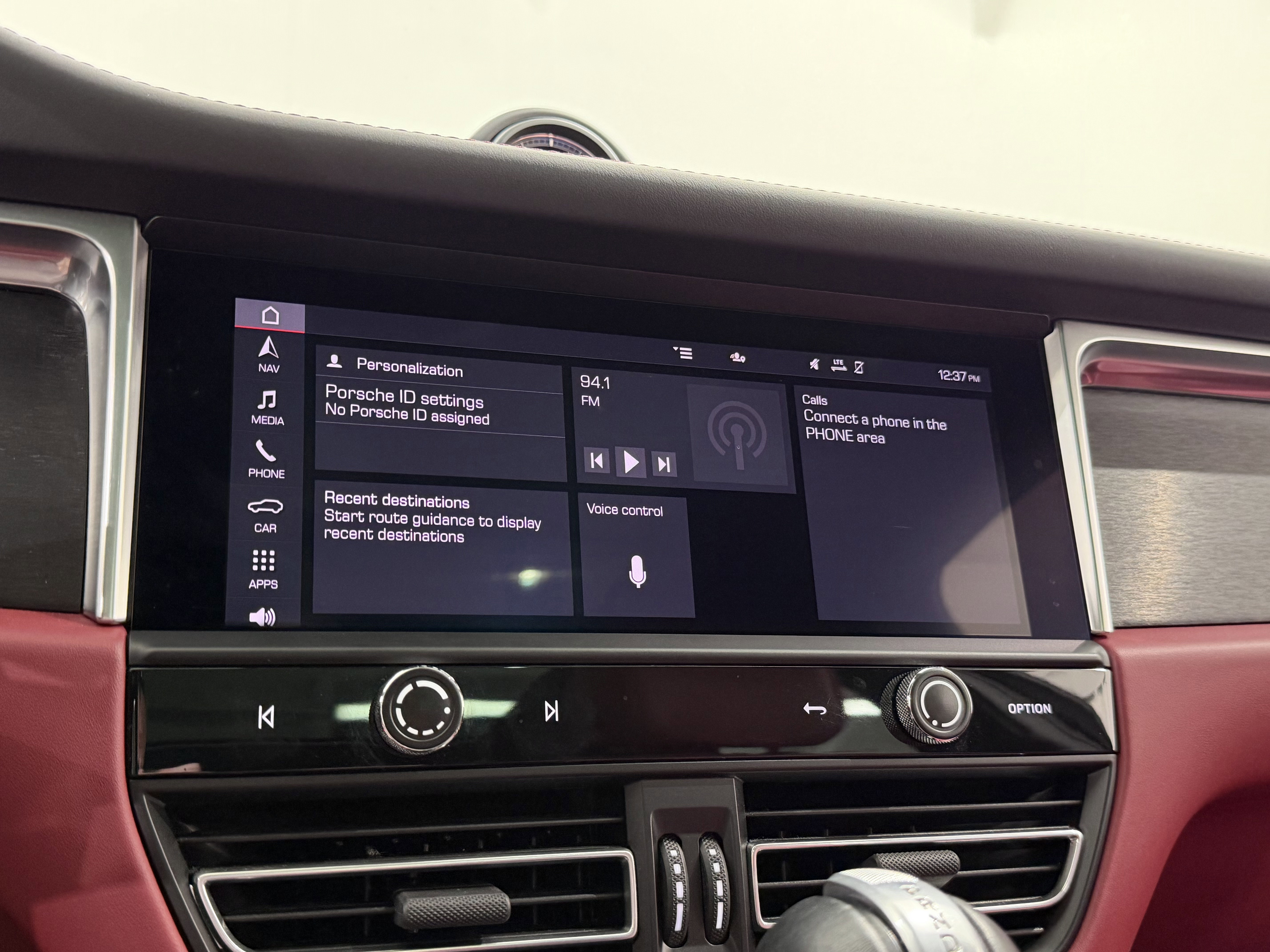 Certified 2024 Porsche Macan GTS image 39