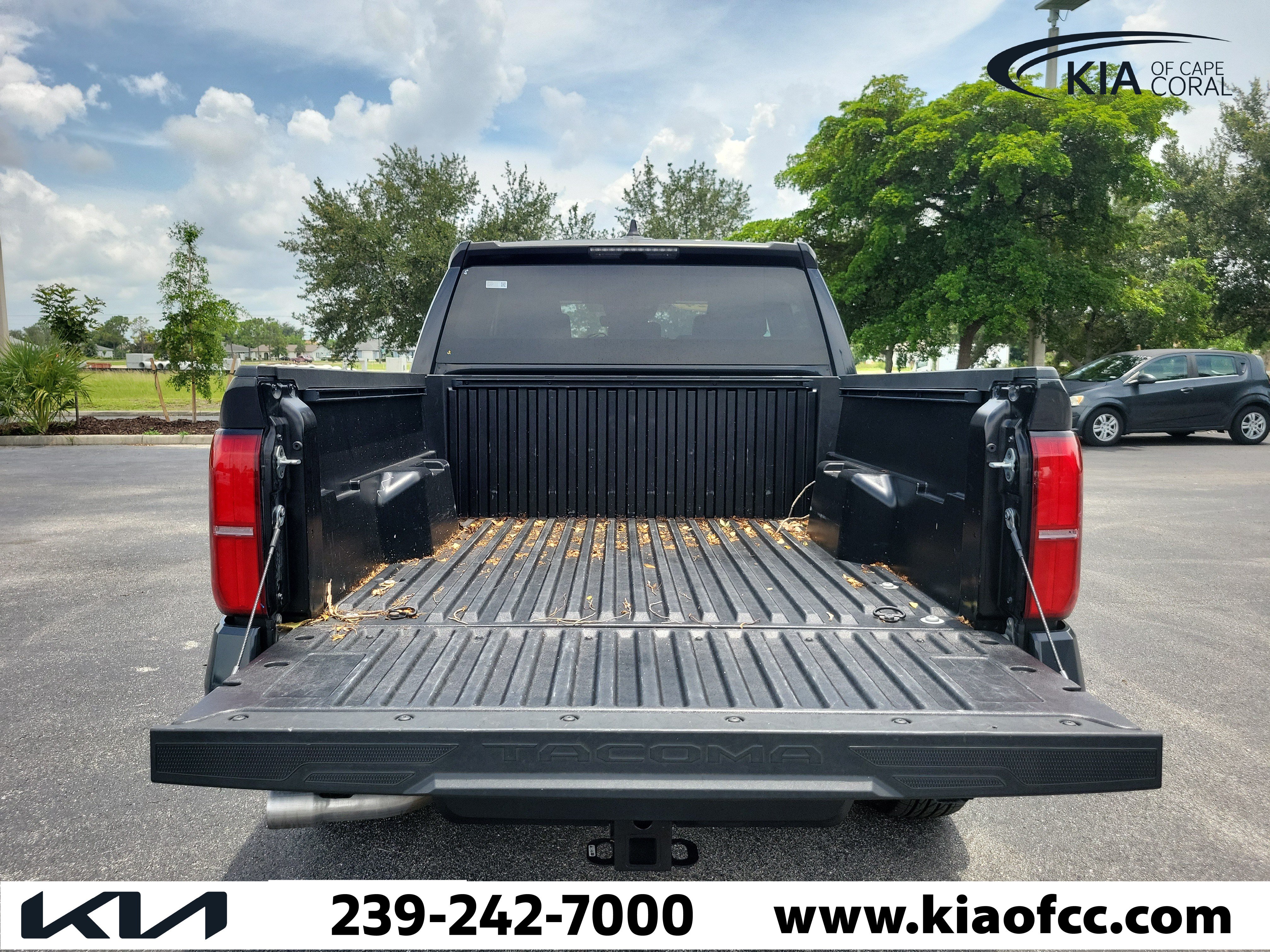 Used 2024 Toyota Tacoma SR5 AWD/4WD image 10