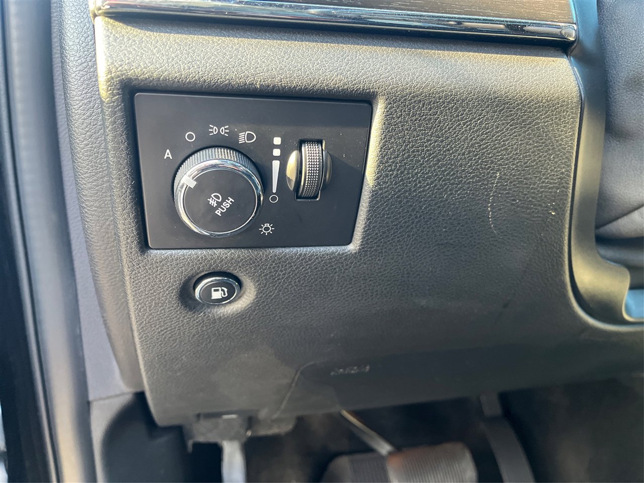 Used 2015 Jeep Grand Cherokee Limited image 18