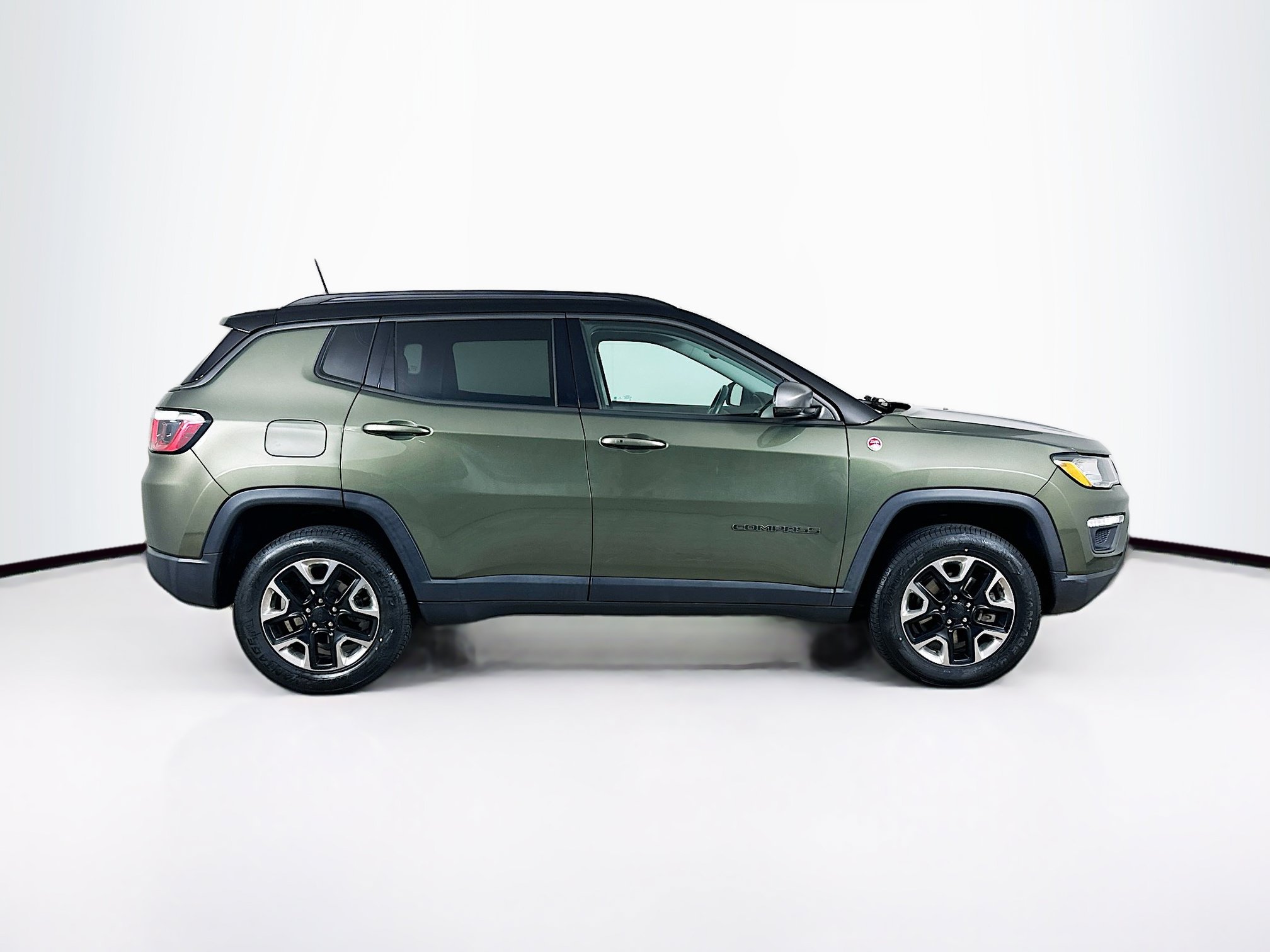 Used 2018 Jeep Compass Trailhawk w/ Navigation Group AWD/4WD image 10