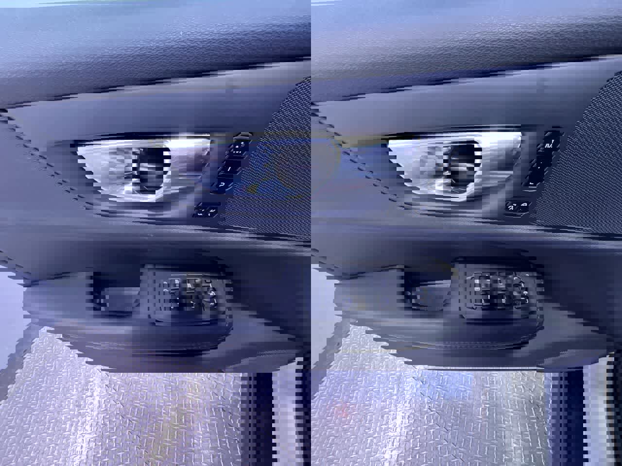 Used 2025 Volvo V60 B5 Cross Country Plus image 12