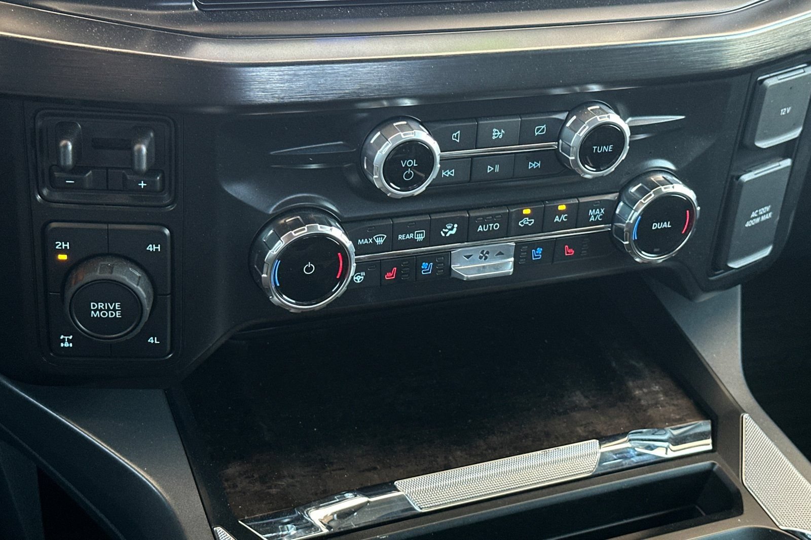 Used 2024 Ford F250 Lariat w/ FX4 Off-Road Package AWD/4WD image 28