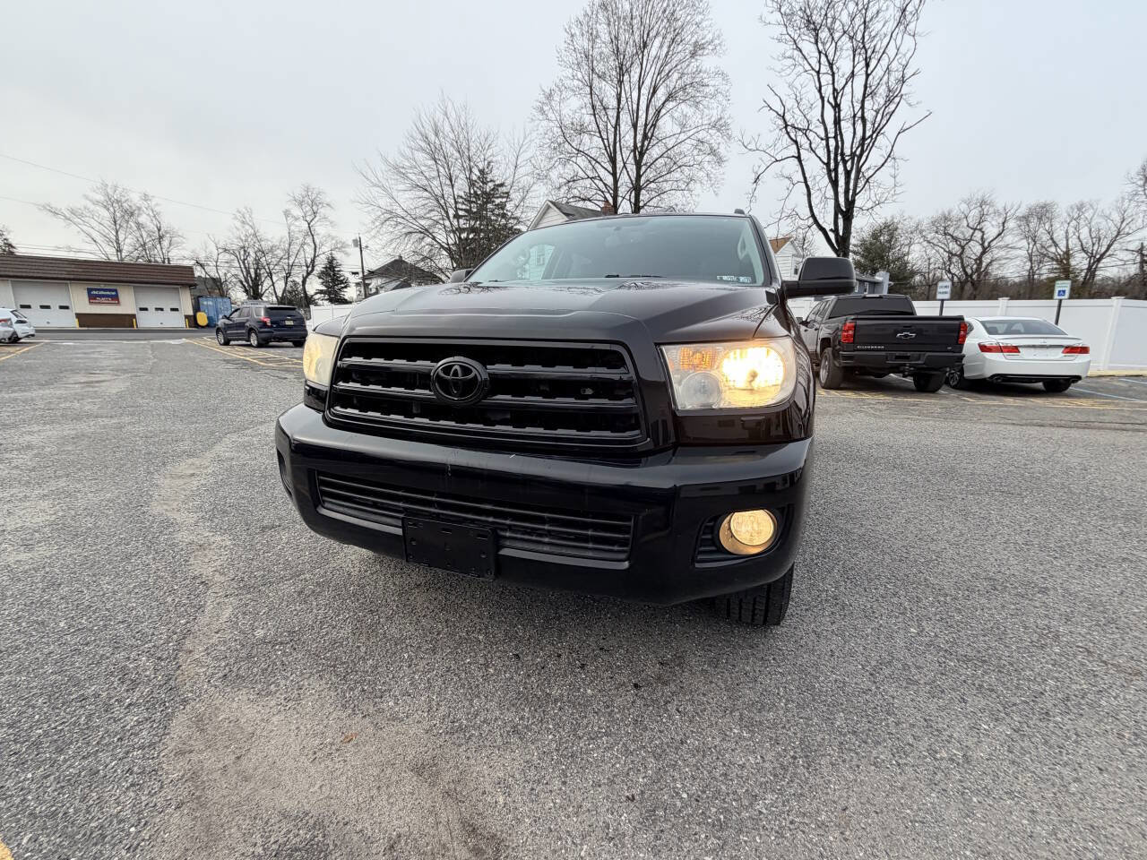 Used 2013 Toyota Sequoia SR5 w/ Premium Pkg image 2