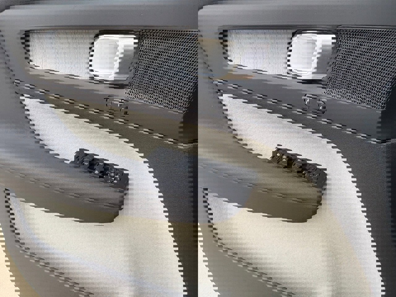 New 2026 Volvo XC40 B5 Plus w/ Protection Package Premier image 17