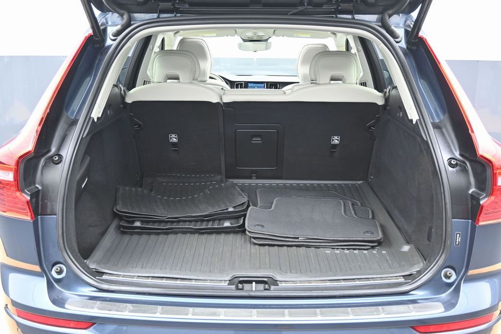 Used 2023 Volvo XC60 B5 Plus w/ Protection Package Premier image 15