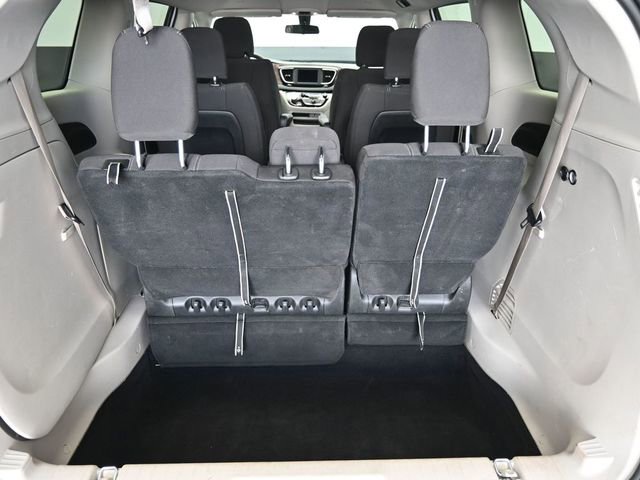 Used 2022 Chrysler Voyager LX image 29