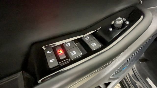 Used 2023 Jeep Grand Cherokee Overland w/ Luxury Tech Group IV AWD/4WD image 18