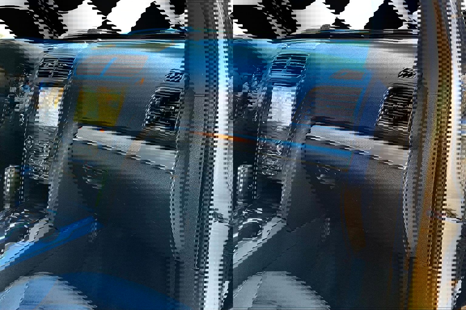 Used 2018 Ford Explorer XLT w/ Equipment Group 202A image 15