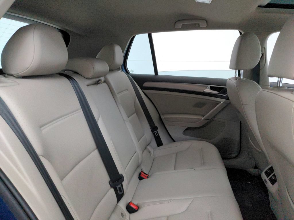 Used 2017 Volkswagen Golf Wolfsburg Edition FWD image 28
