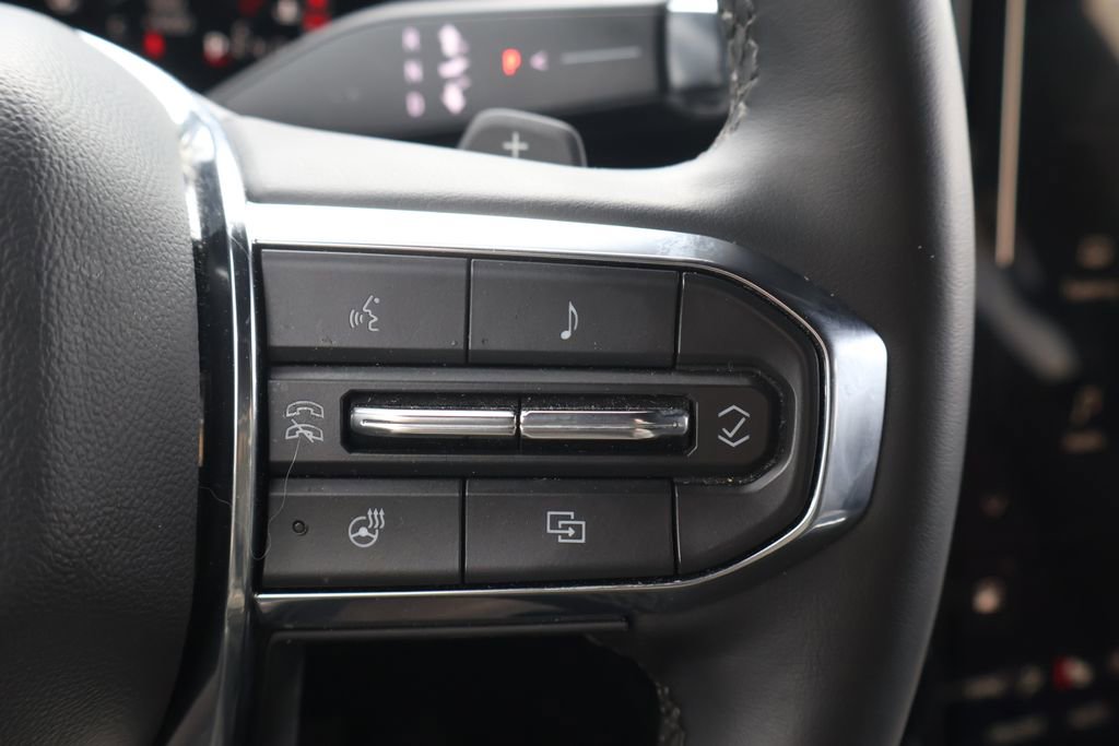 Used 2025 GMC Yukon Denali AWD/4WD image 21