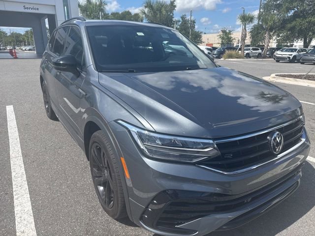 Used 2023 Volkswagen Tiguan SE R-Line FWD image 1