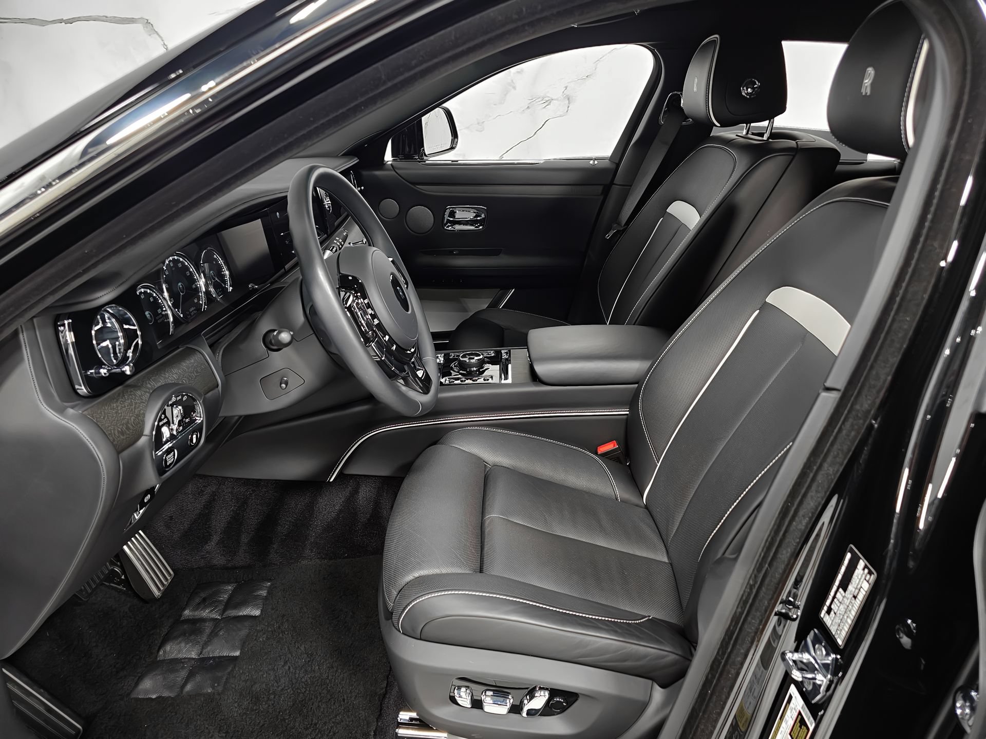 Used 2023 Rolls-Royce Ghost w/ Ghost Package AWD/4WD image 29