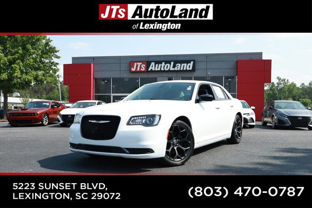 Used 2019 Chrysler 300 Touring w/ Sport Appearance Package RWD image 1