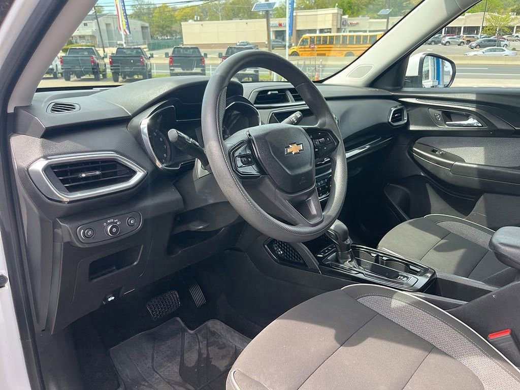 Used 2023 Chevrolet TrailBlazer LT w/ Convenience Package AWD/4WD image 25
