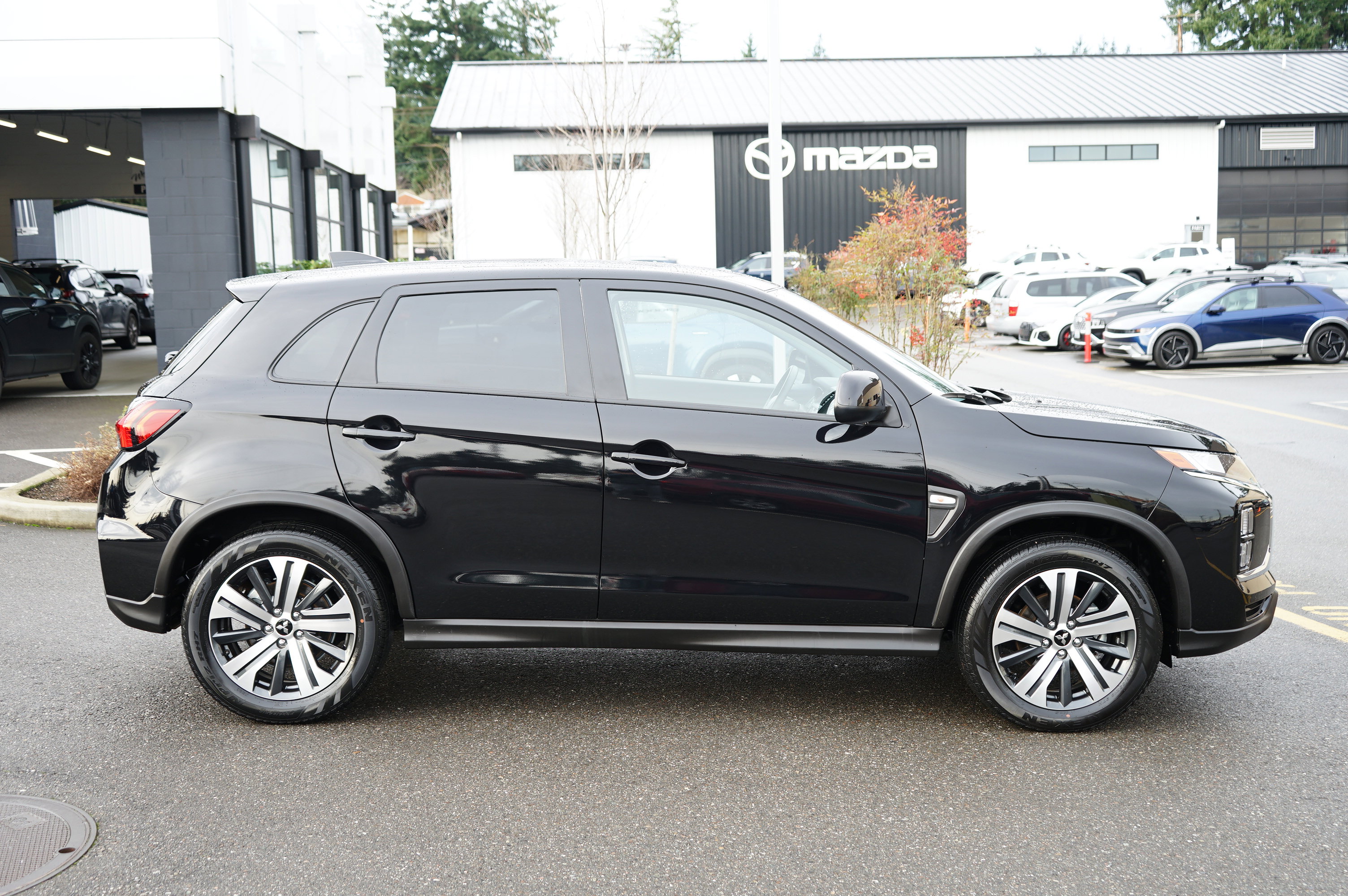 Used 2025 Mitsubishi Outlander Sport ES image 2
