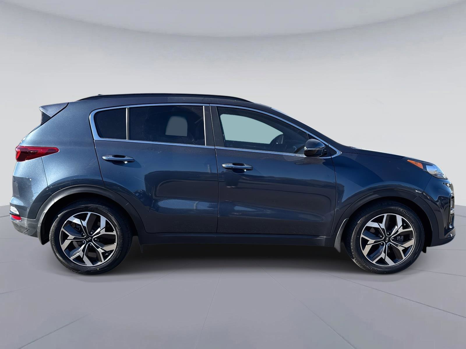 Used 2022 Kia Sportage EX image 2