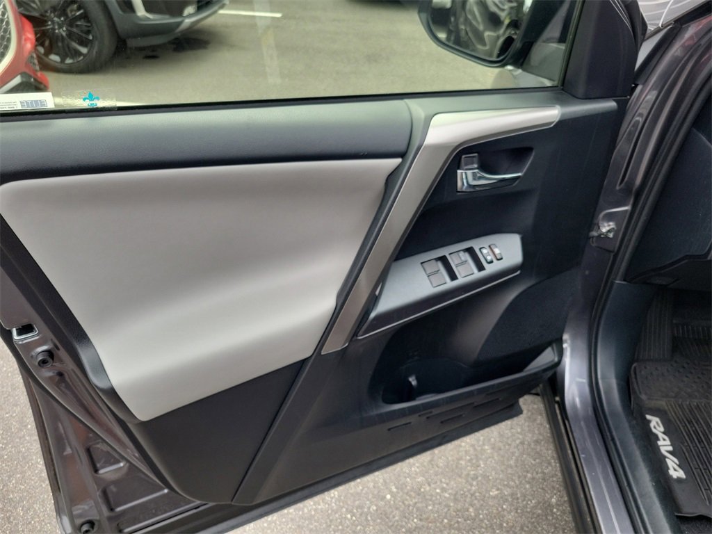 Used 2018 Toyota RAV4 XLE image 23