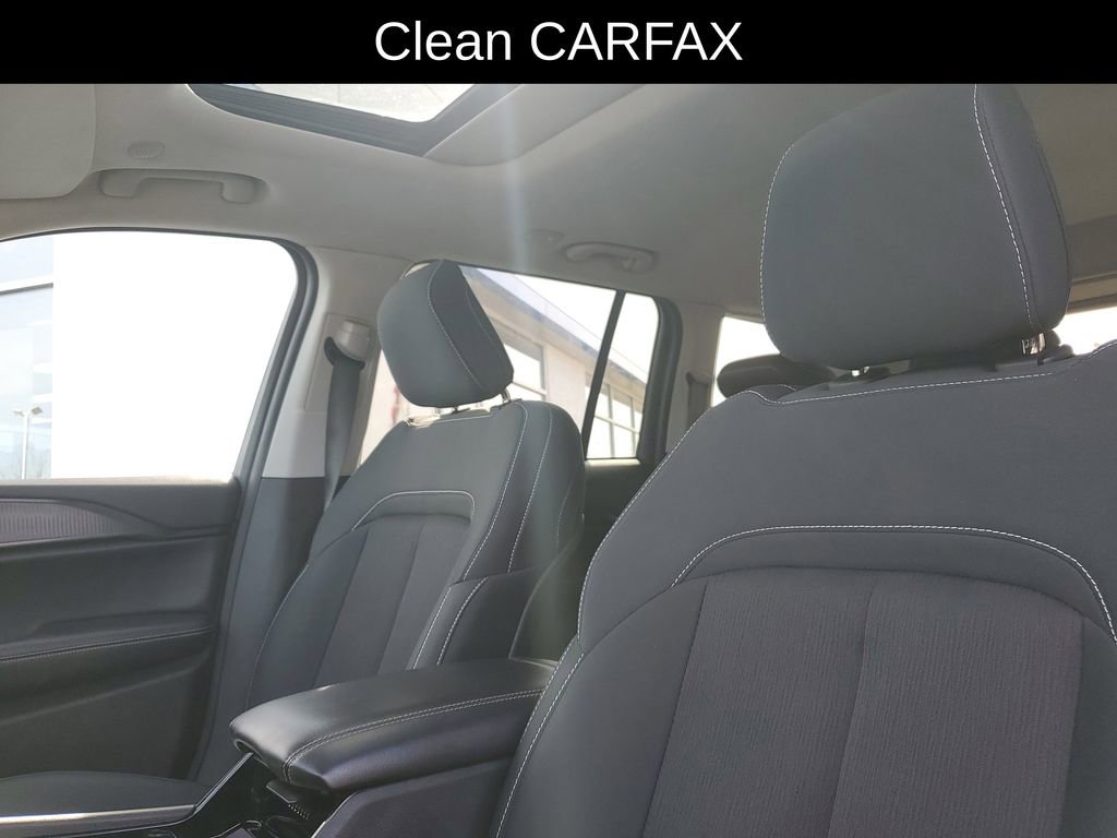 Used 2023 Jeep Grand Cherokee Laredo image 6