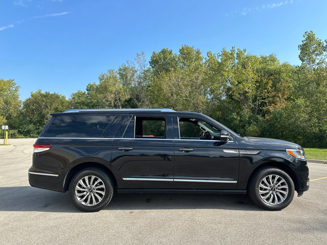 Used 2024 Lincoln Navigator L 4WD image 9