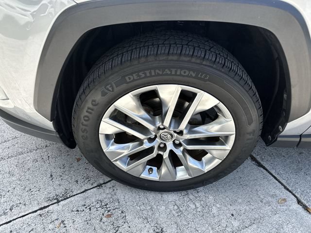 Used 2019 Toyota RAV4 XLE Premium FWD image 10