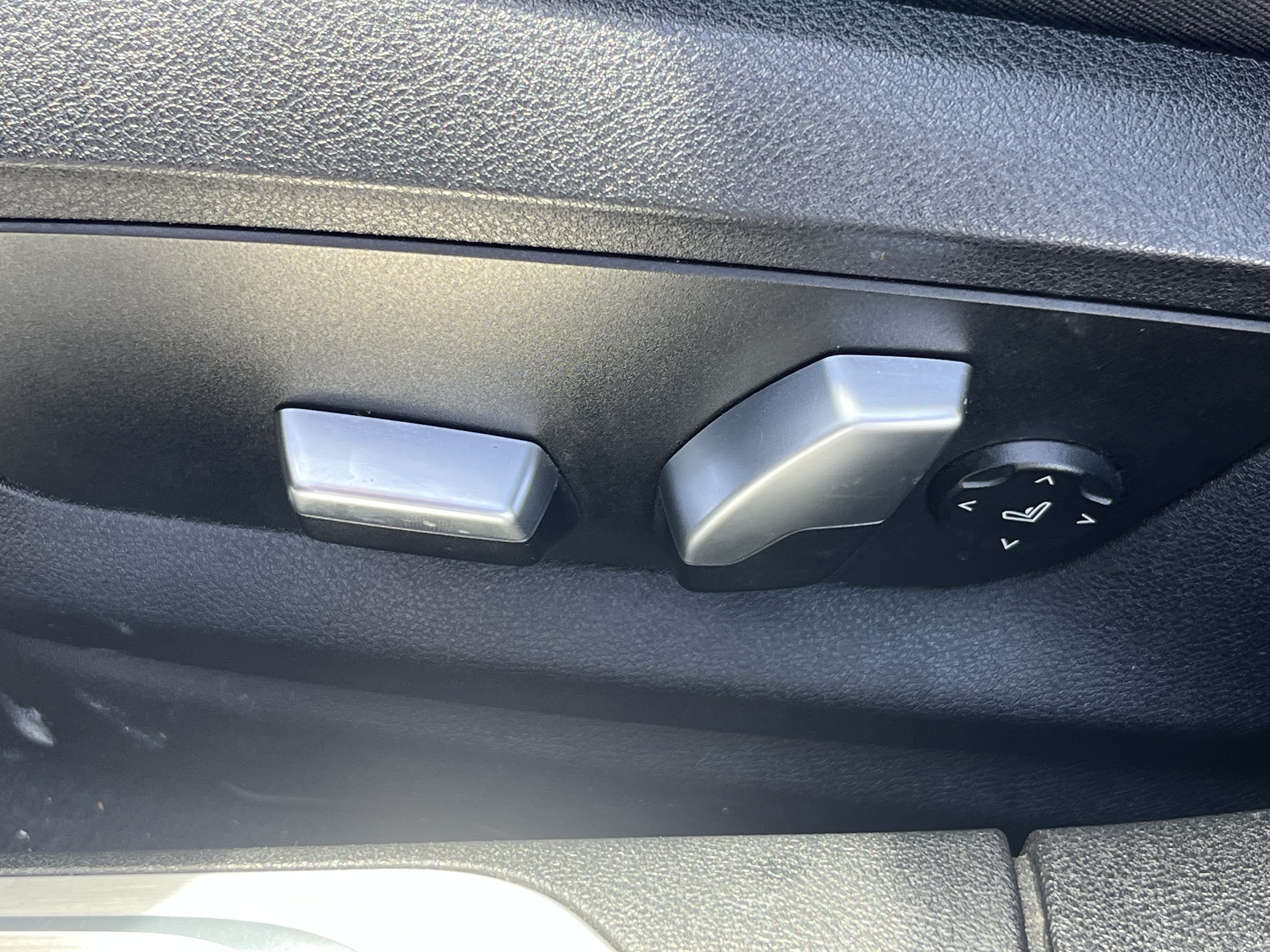Used 2018 BMW 740i RWD image 30