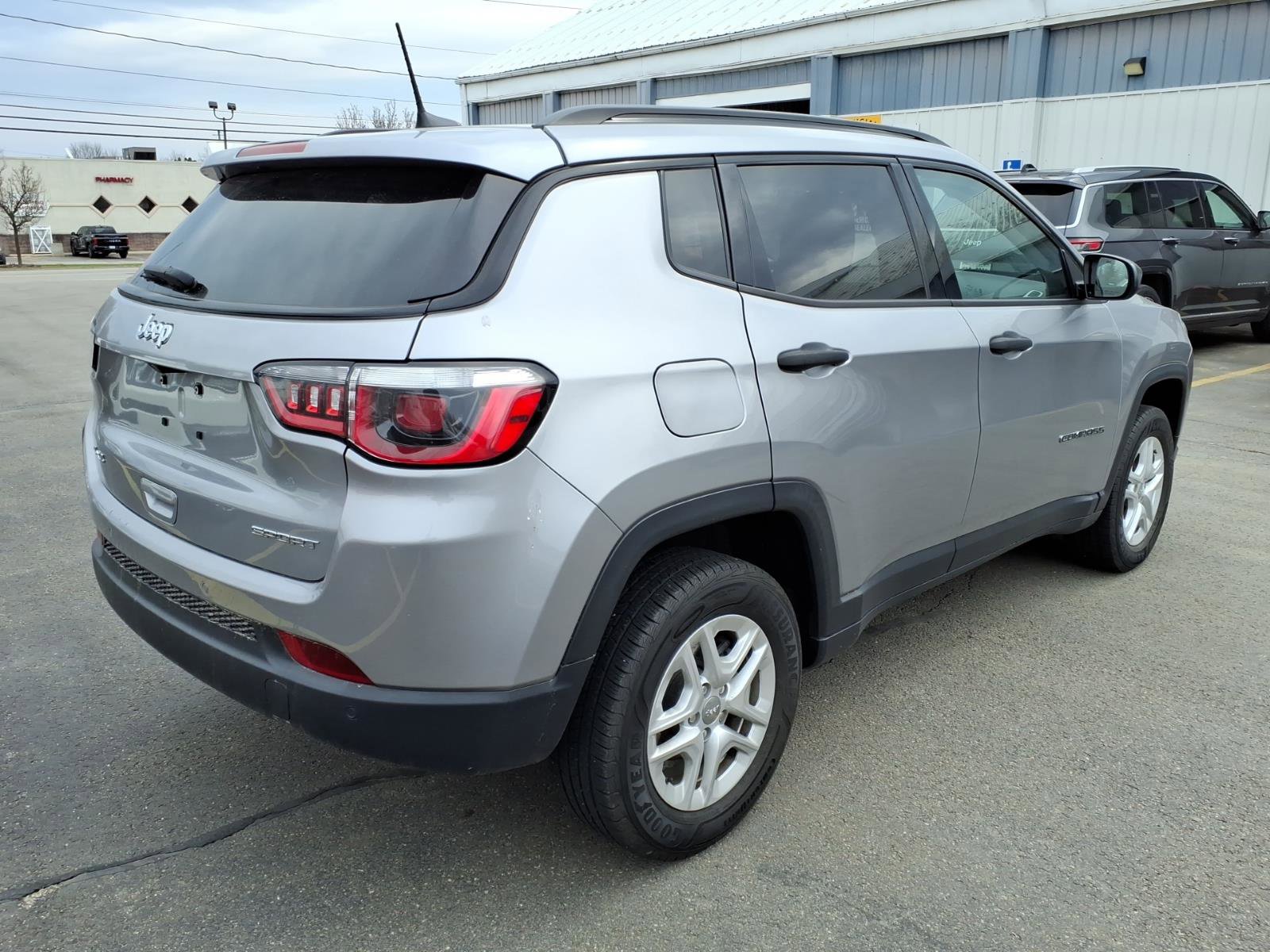 Used 2018 Jeep Compass Sport w/ Tech Group image 5