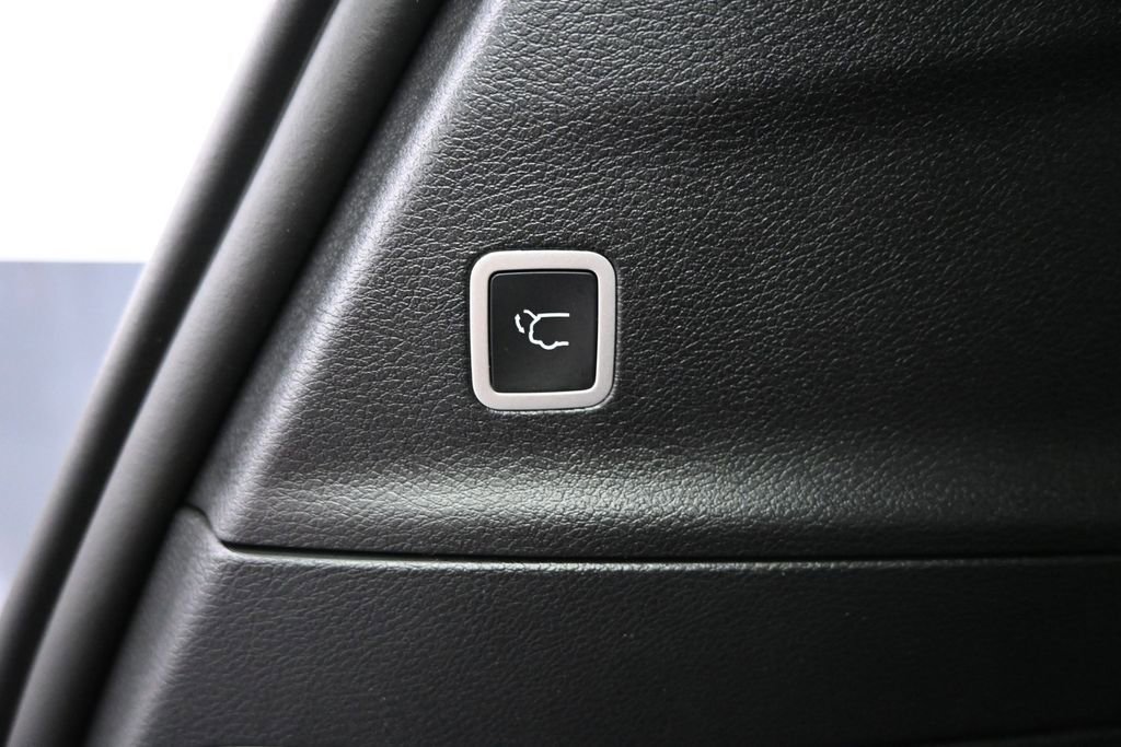 Used 2025 Chrysler Pacifica Limited FWD image 27