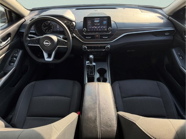 Used 2025 Nissan Altima 2.5 SV FWD image 8