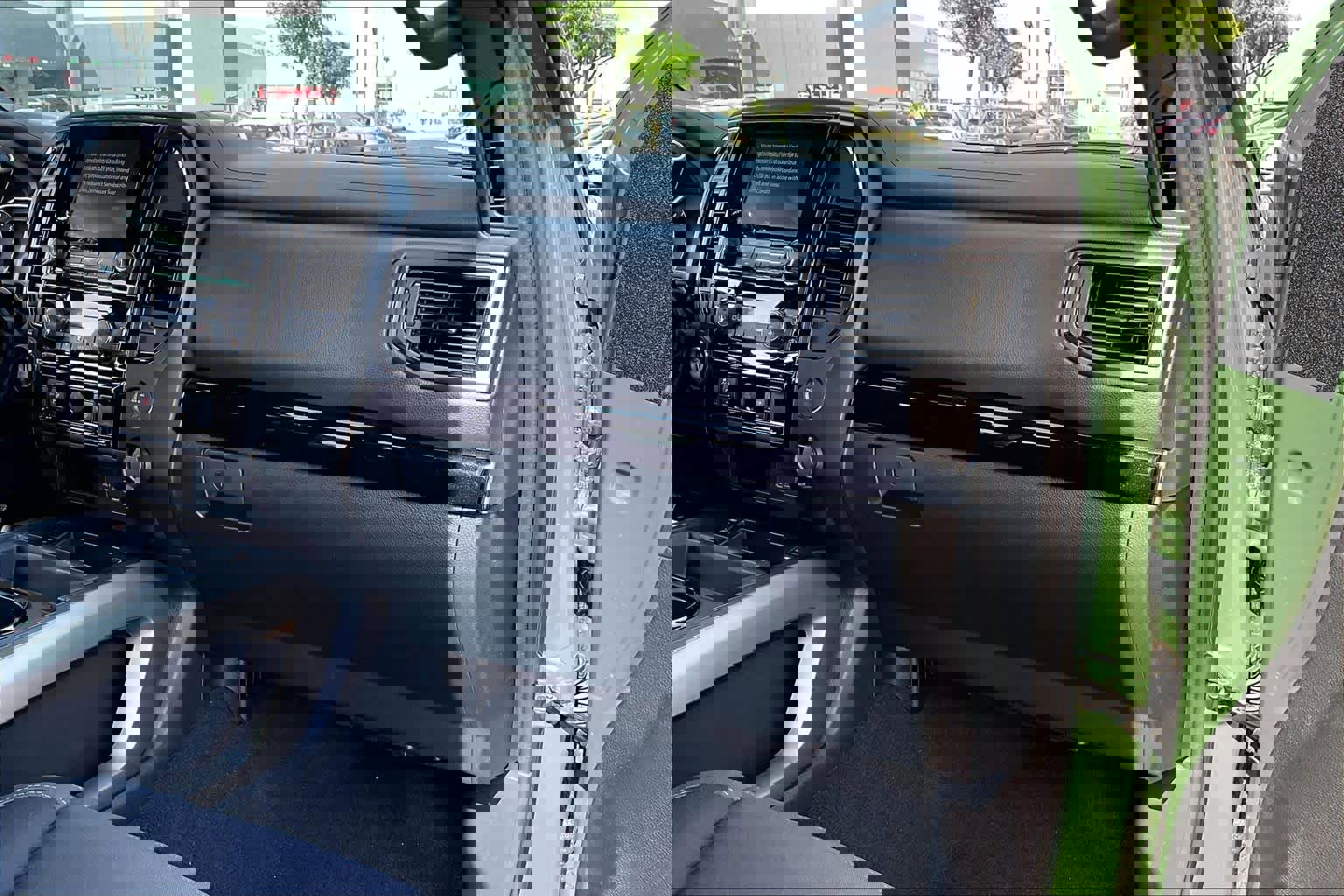 Certified 2024 Nissan Titan SV w/ SV Bronze Edition Package image 18