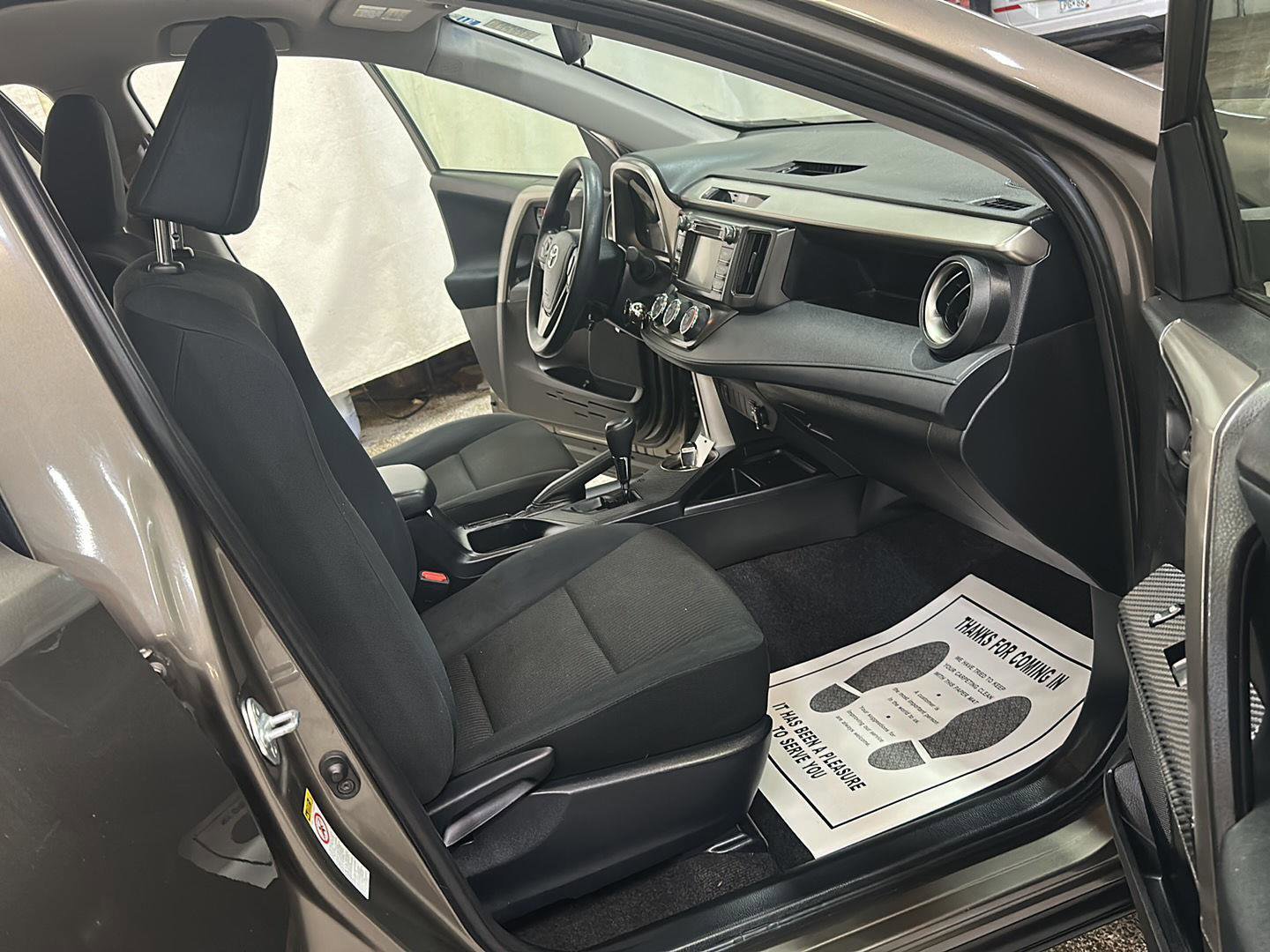 Used 2015 Toyota RAV4 LE AWD/4WD image 27