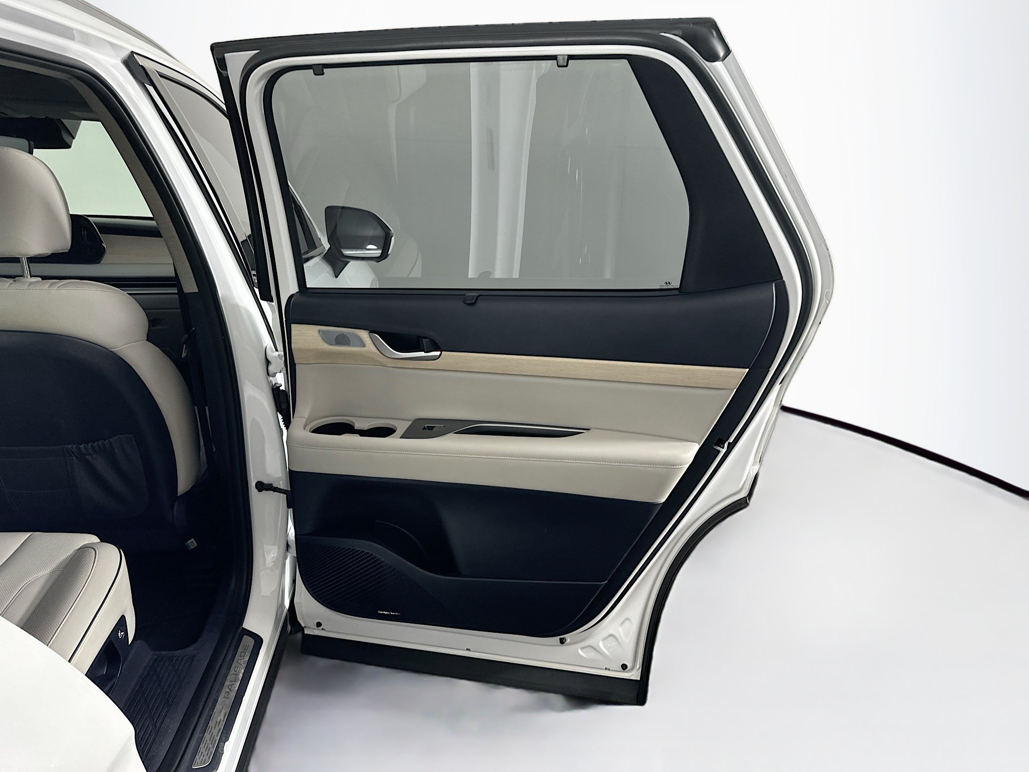 Used 2023 Hyundai Palisade Limited w/ Winter Package FWD image 33