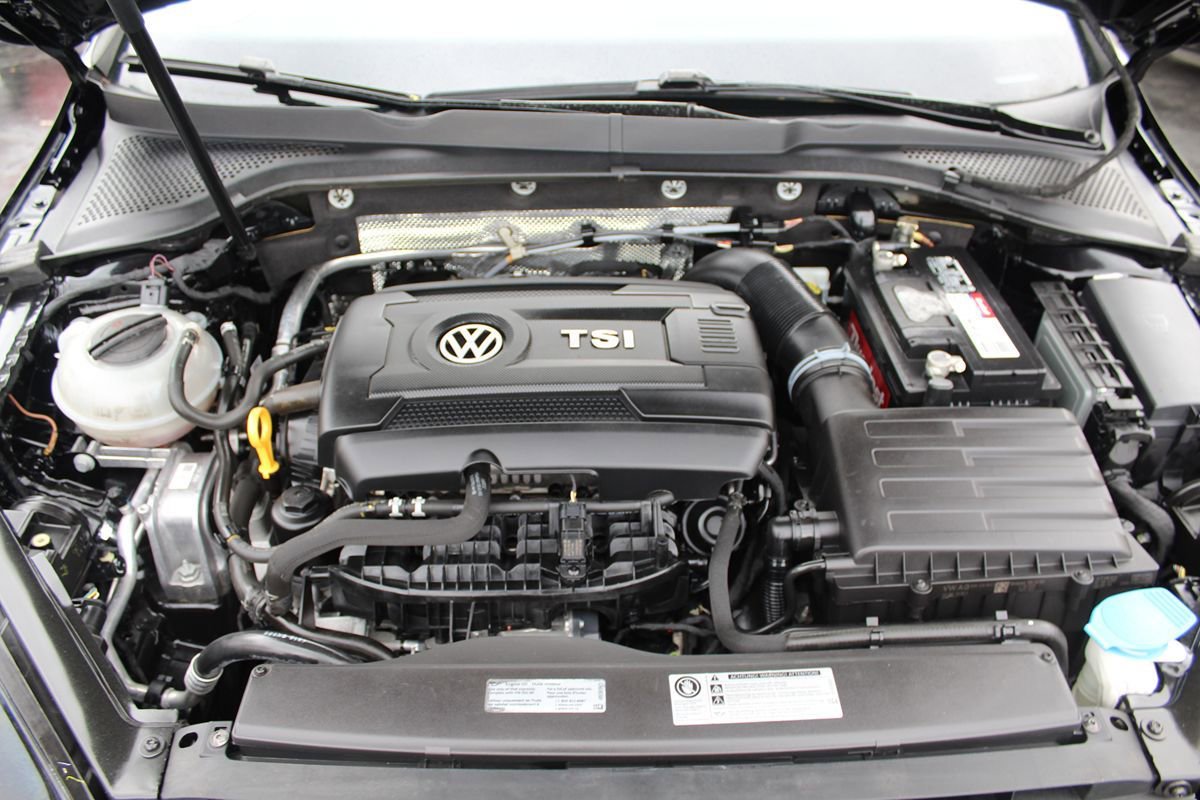 Used 2017 Volkswagen Golf SE FWD image 36