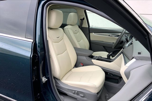 Used 2025 Cadillac XT5 Premium Luxury AWD/4WD image 6