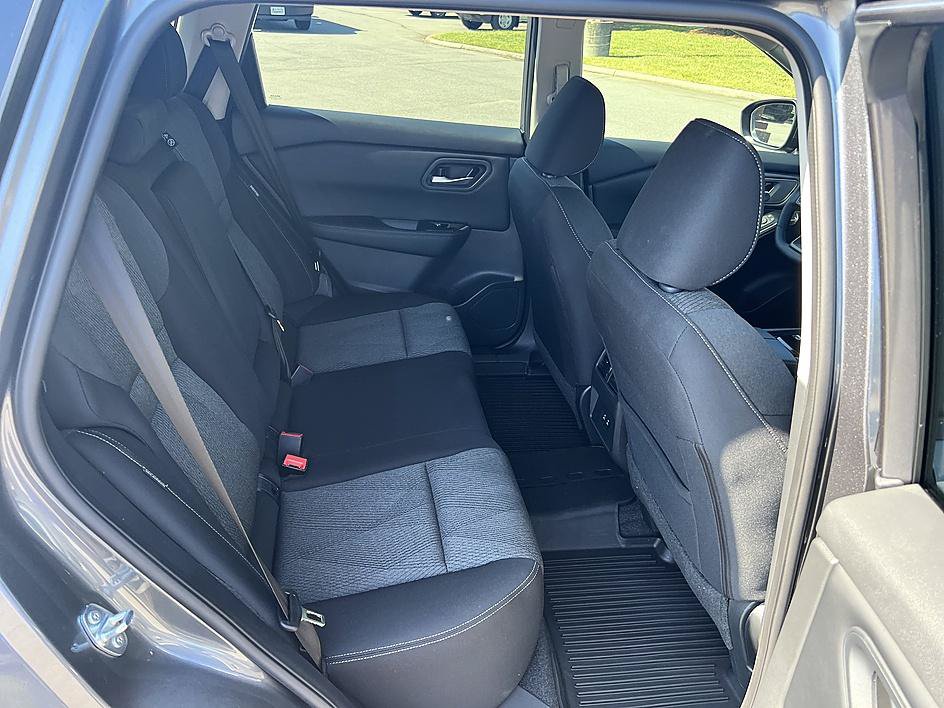 Certified 2025 Nissan Rogue SV FWD image 16