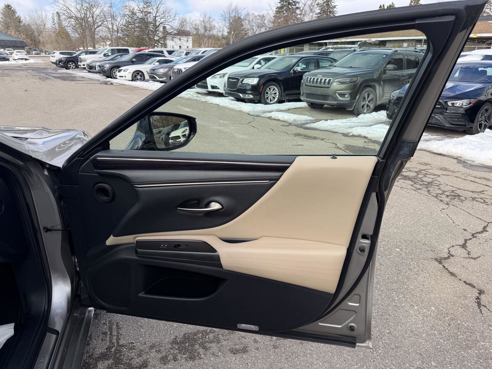 Used 2019 Lexus ES 350 w/ Accessory Package 2 image 27