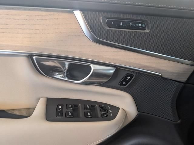 New 2026 Volvo XC90 B5 Core AWD/4WD image 9