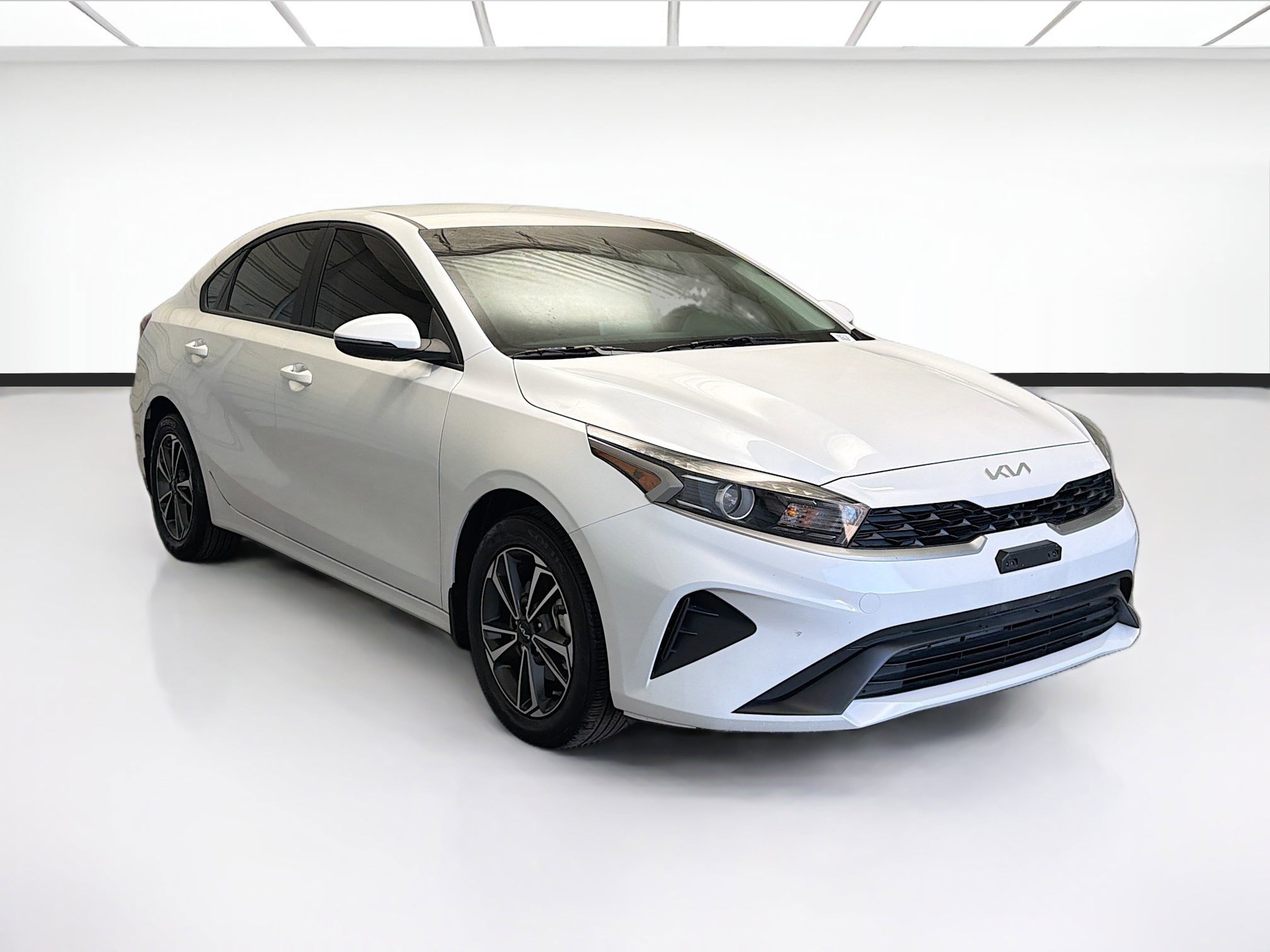 Used 2024 Kia Forte LXS w/ LXS Technology Package image 3