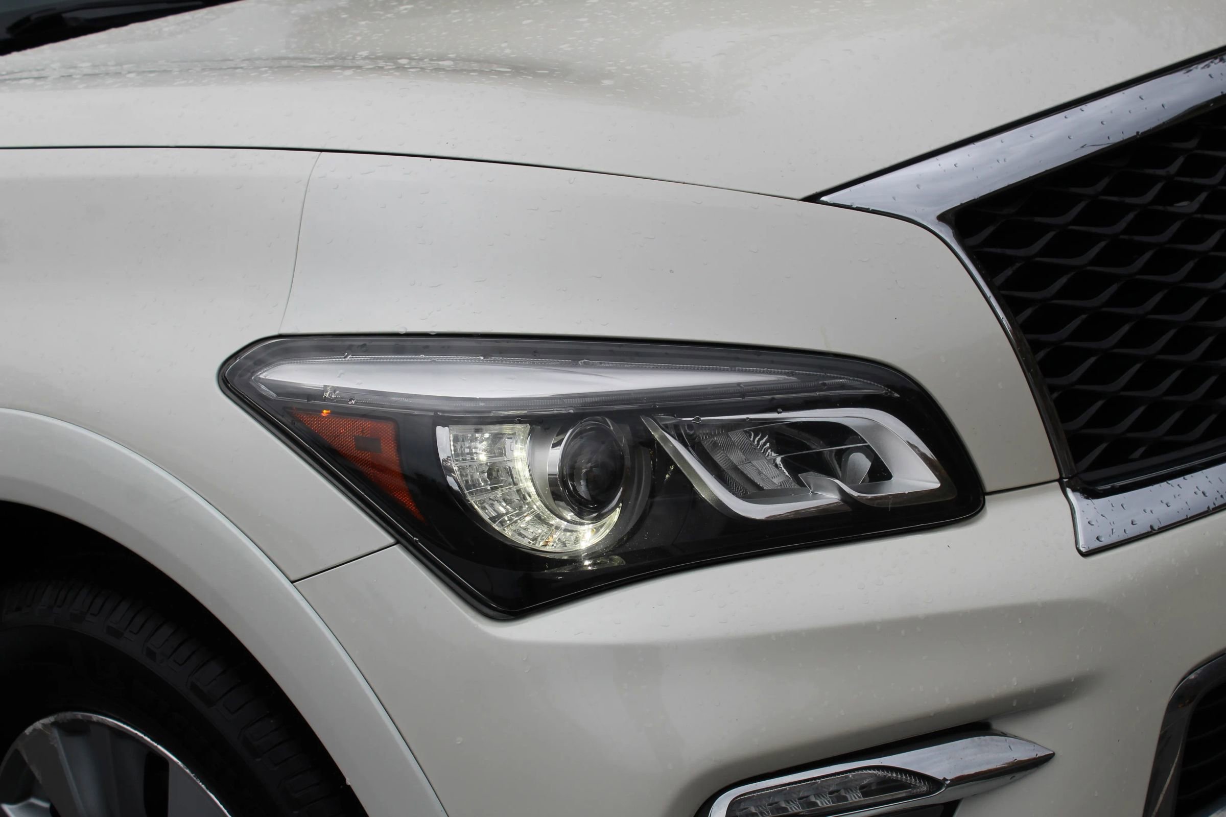 Used 2017 INFINITI QX80 4WD w/ Driver Assistance Package image 38