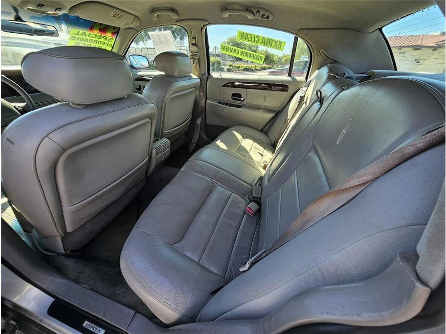 Used 1999 Lincoln Town Car Executive image 14