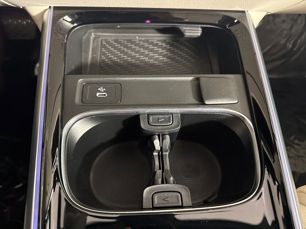 Used 2025 Mercedes-Benz EQB 300 4MATIC w/ Driver Assistance Package image 30