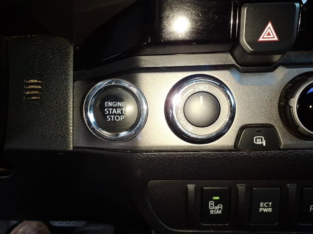 Used 2017 Toyota Tacoma TRD Off-Road image 26