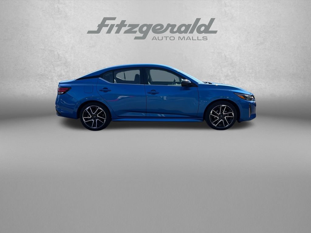 Used 2025 Nissan Sentra SR FWD image 9