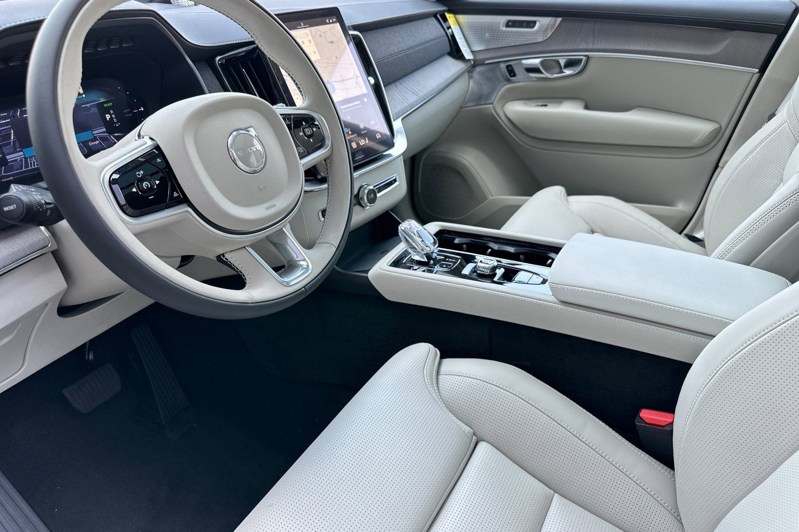 New 2026 Volvo XC90 T8 Ultra w/ Lounge Package image 9