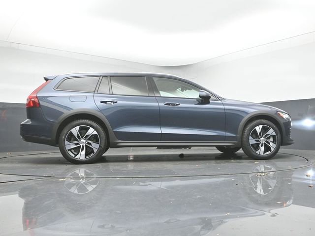 Used 2024 Volvo V60 B5 Cross Country Plus image 43